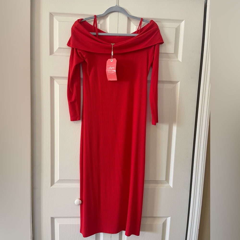 Farm Rio stunning red dress, off shoulders with straps, New With Tag, size M